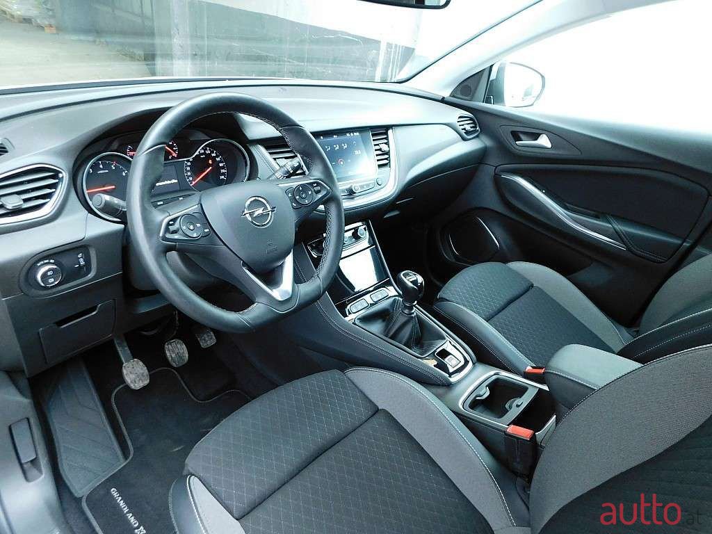 2020' Opel Grandland X photo #5