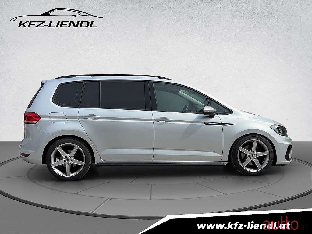 2021' Volkswagen Touran photo #3