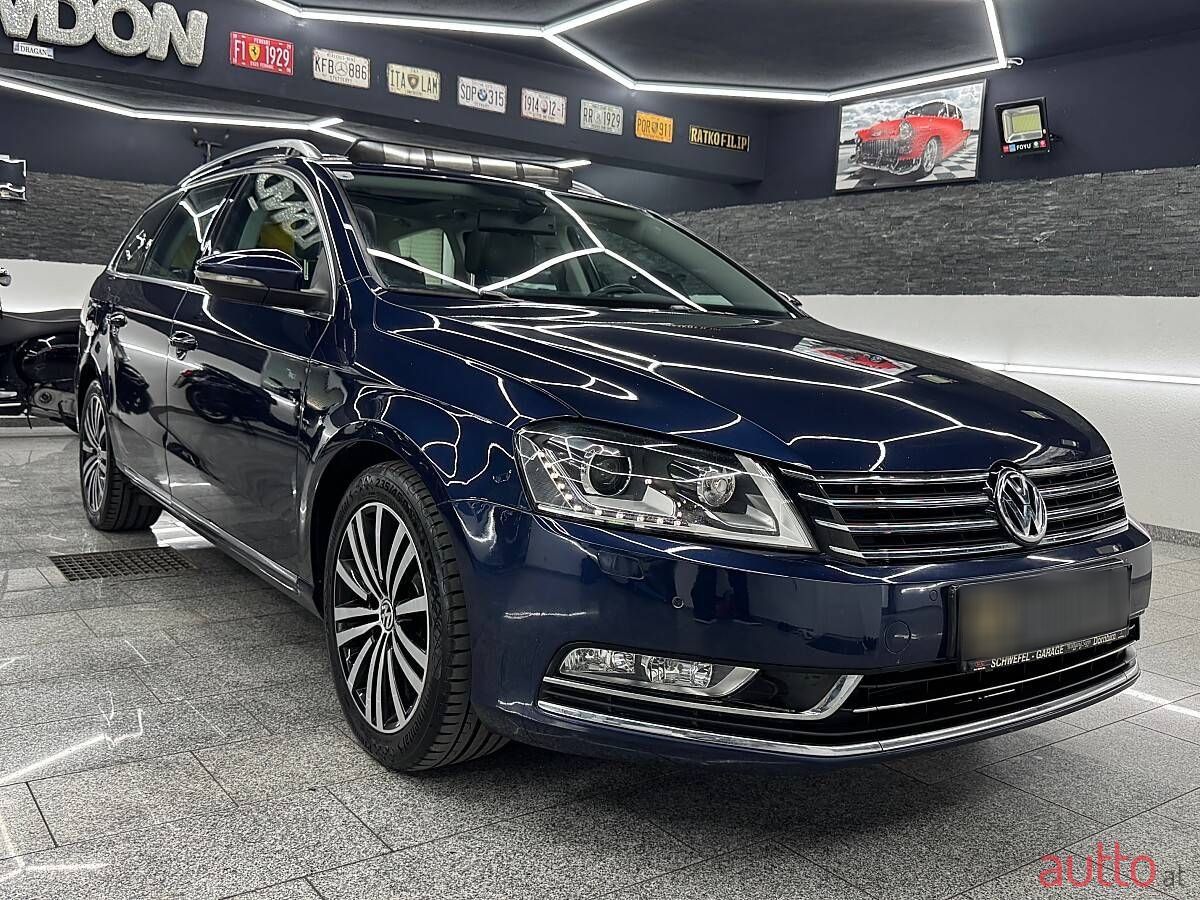 2011' Volkswagen Passat photo #4