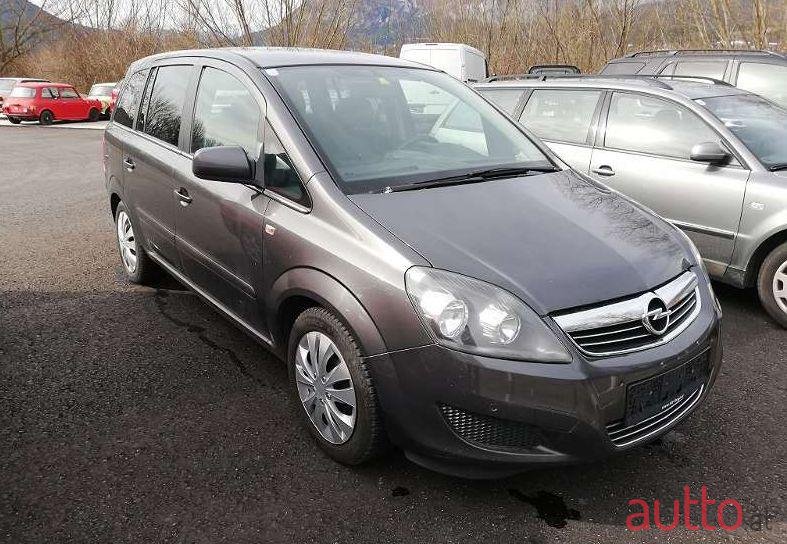 2011' Opel Zafira photo #1