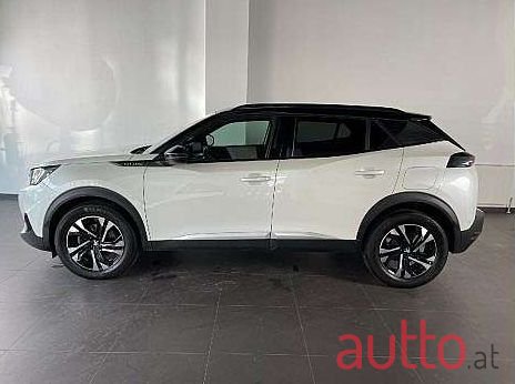 2020' Peugeot 2008 photo #2