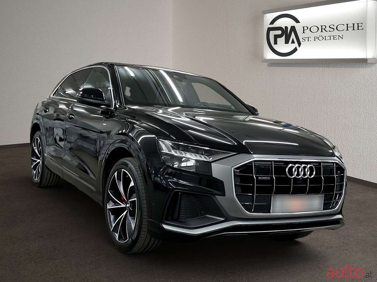 2019' Audi Q8 photo #6