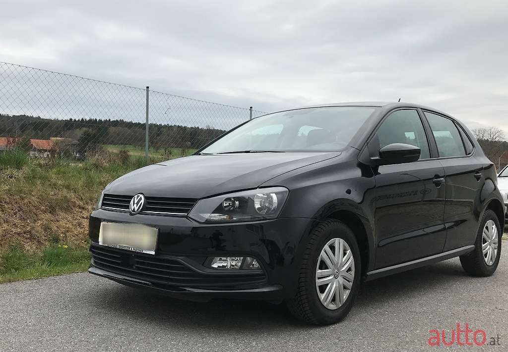 2017' Volkswagen Polo photo #1