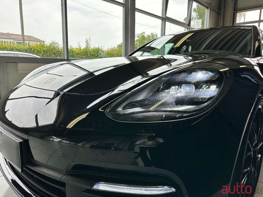 2018' Porsche Panamera photo #4