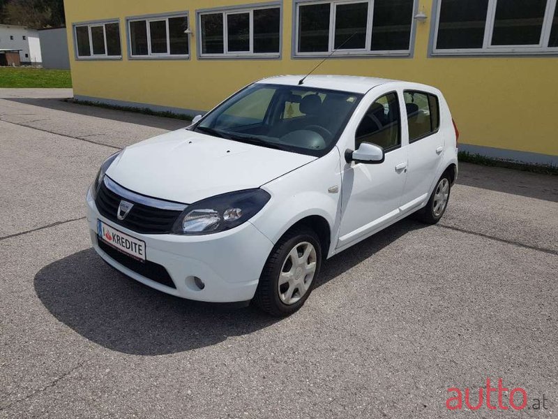 2010' Dacia Sandero photo #1