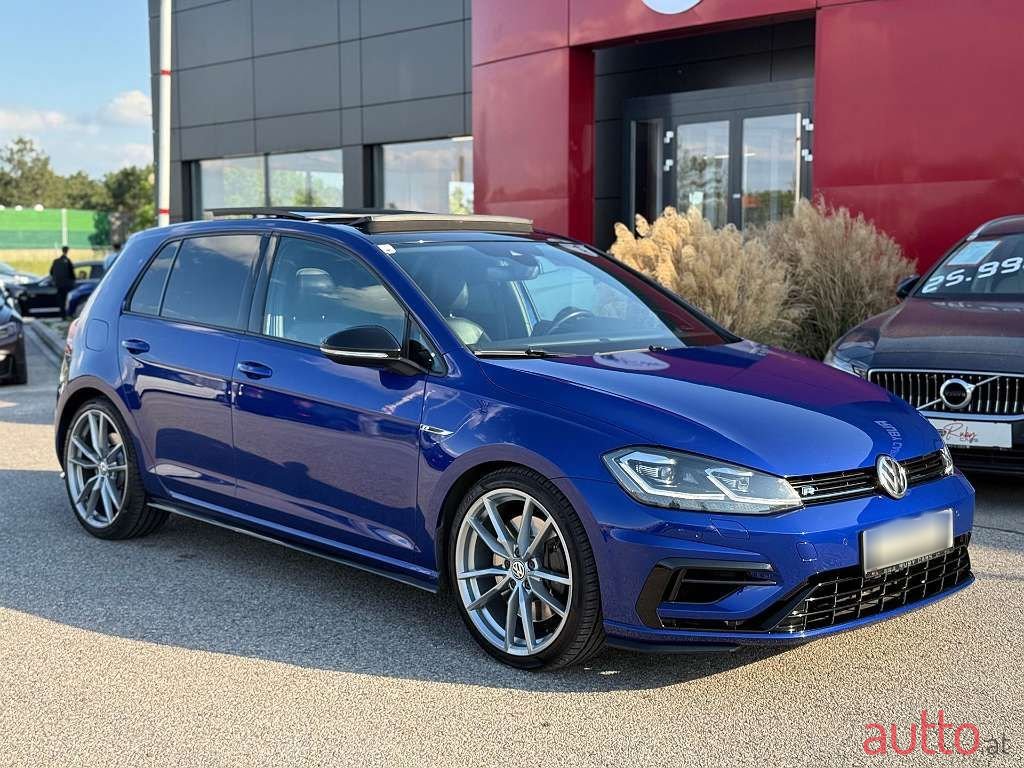 2017' Volkswagen Golf photo #1