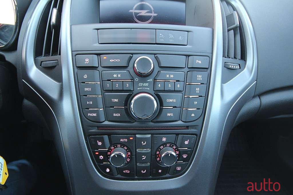 2015' Opel Astra photo #6