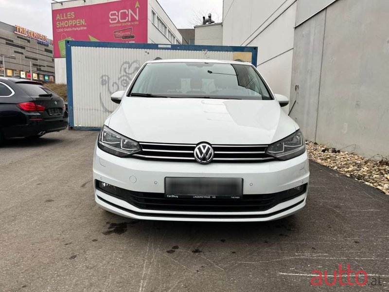 2019' Volkswagen Touran photo #2