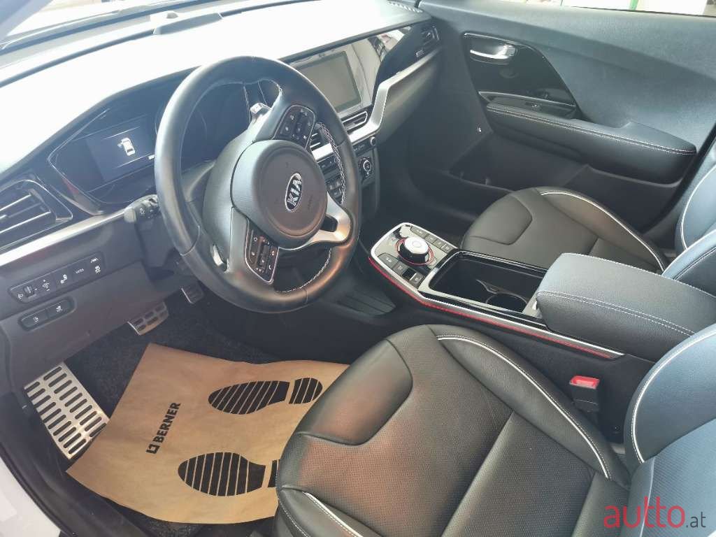 2020' Kia Niro photo #6