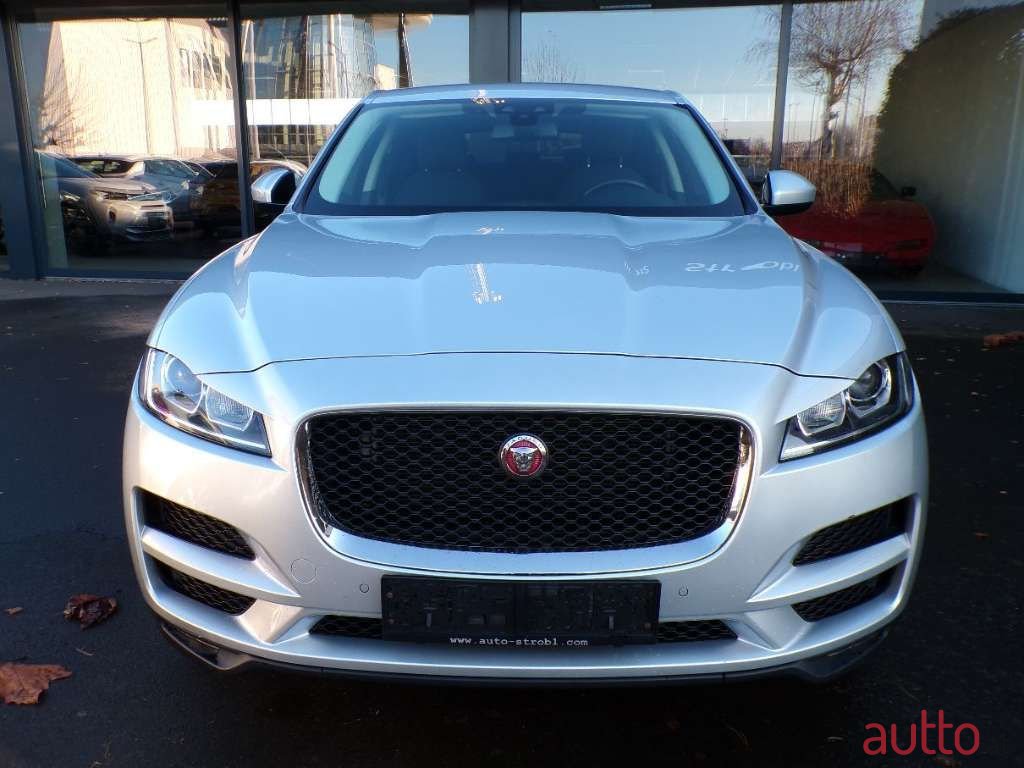 2018' Jaguar F-Pace photo #4