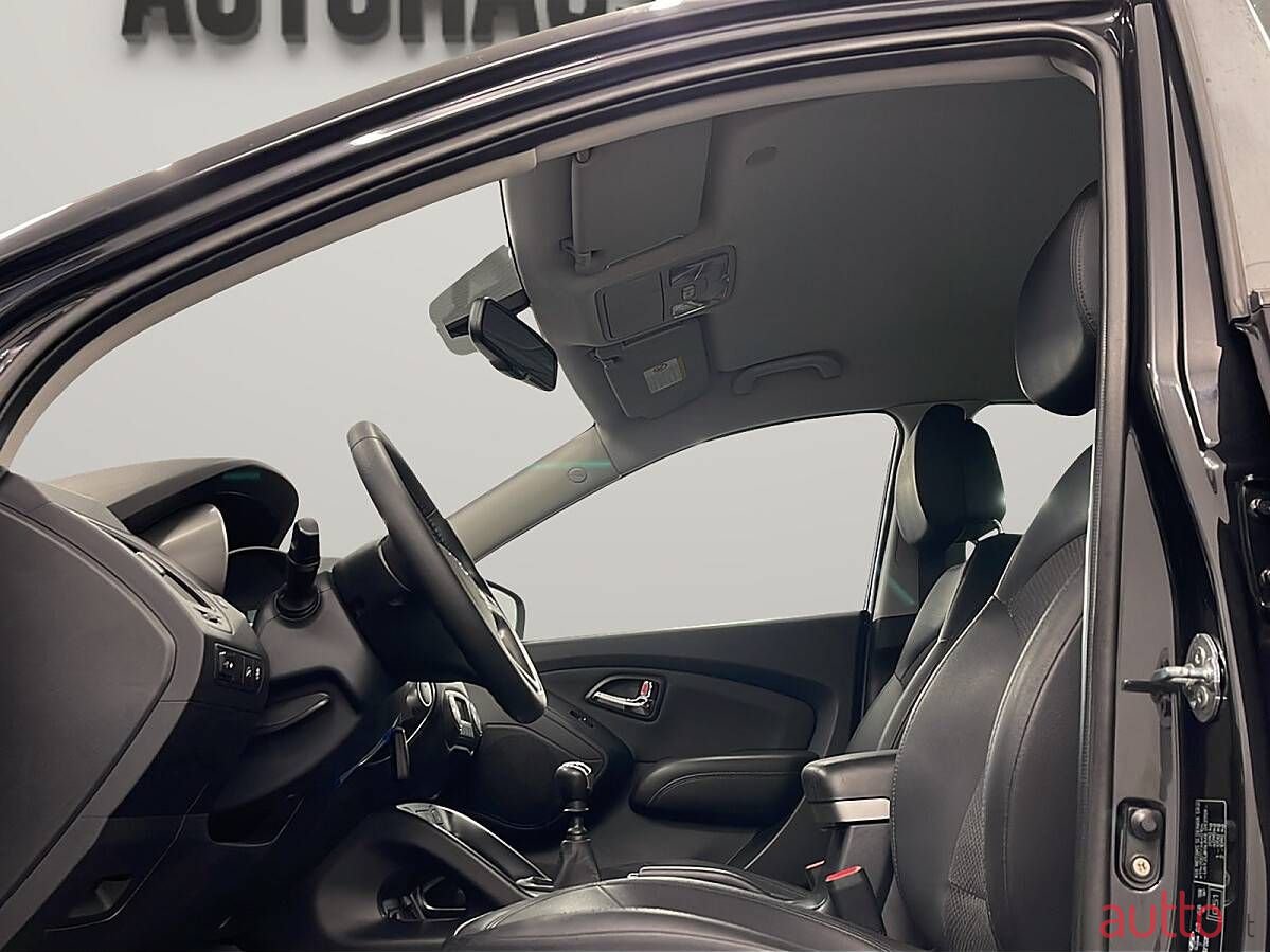 2012' Hyundai ix35 photo #5