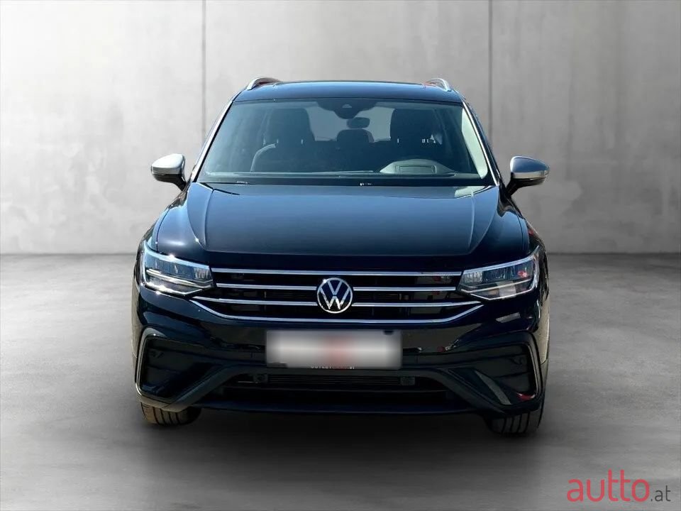 2023' Volkswagen Tiguan photo #4