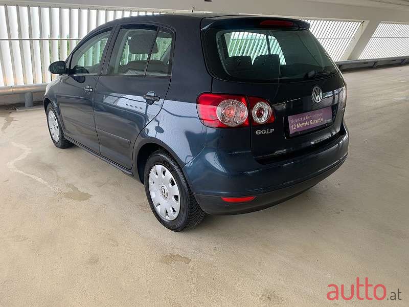 2005' Volkswagen Golf photo #4