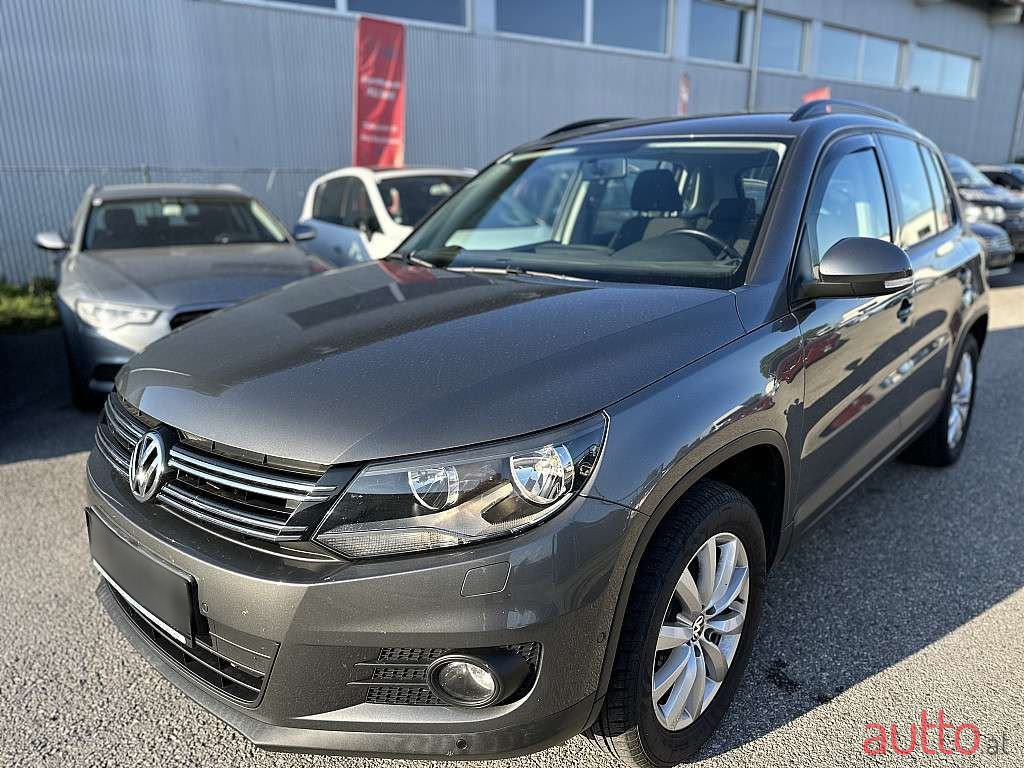 2011' Volkswagen Tiguan photo #1
