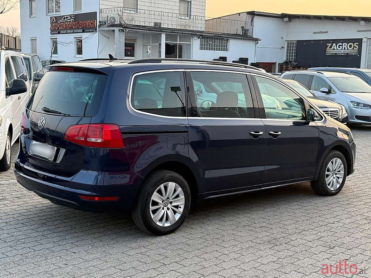 2011' Volkswagen Sharan photo #6