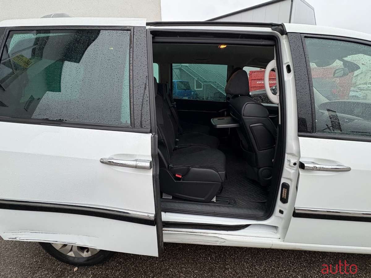 2013' Citroen C8 photo #4