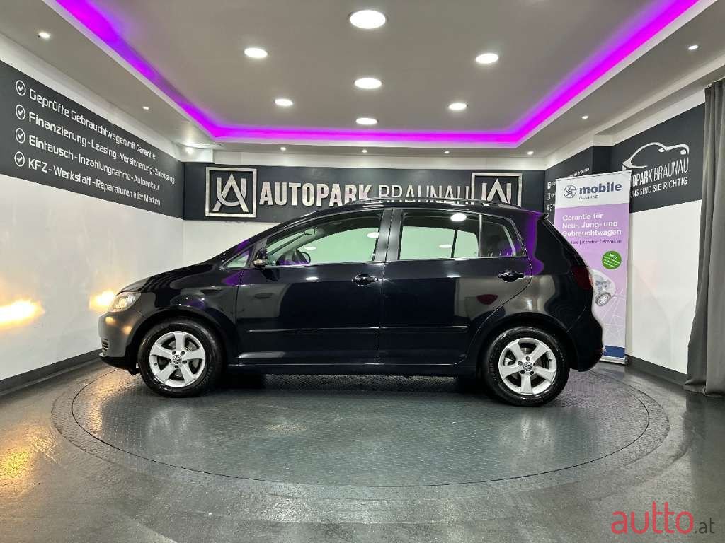 2010' Volkswagen Golf photo #3