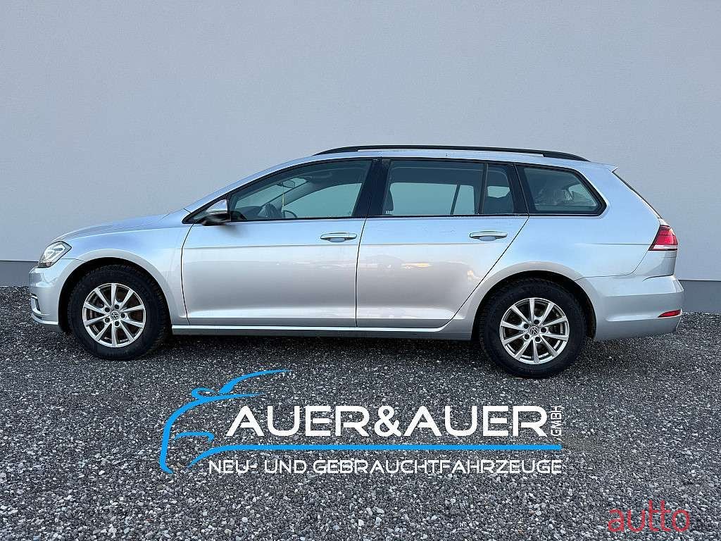 2020' Volkswagen Golf photo #2