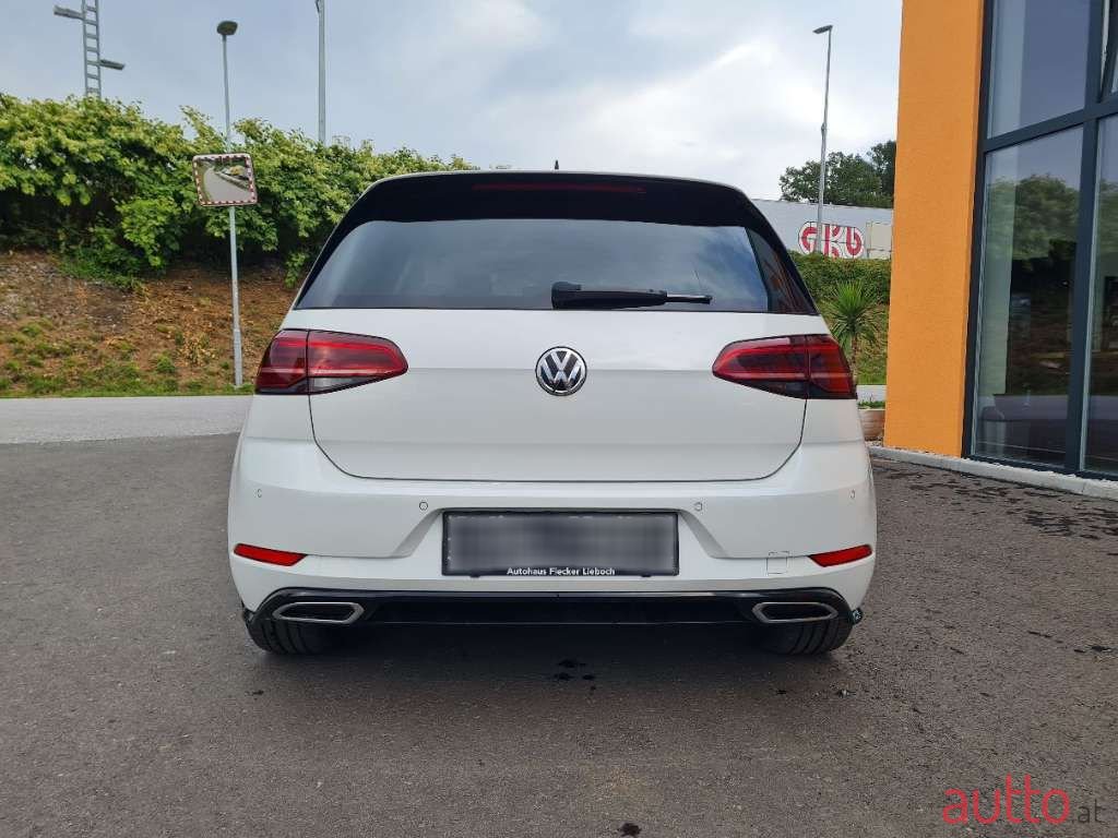 2019' Volkswagen Golf photo #4