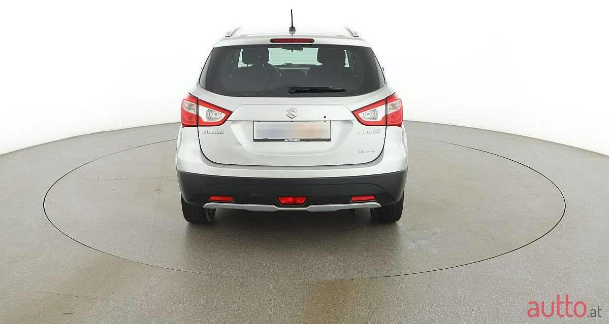 2016' Suzuki SX4 photo #4