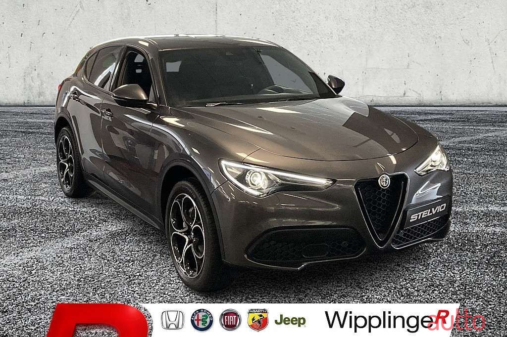 2022' Alfa Romeo Stelvio photo #6