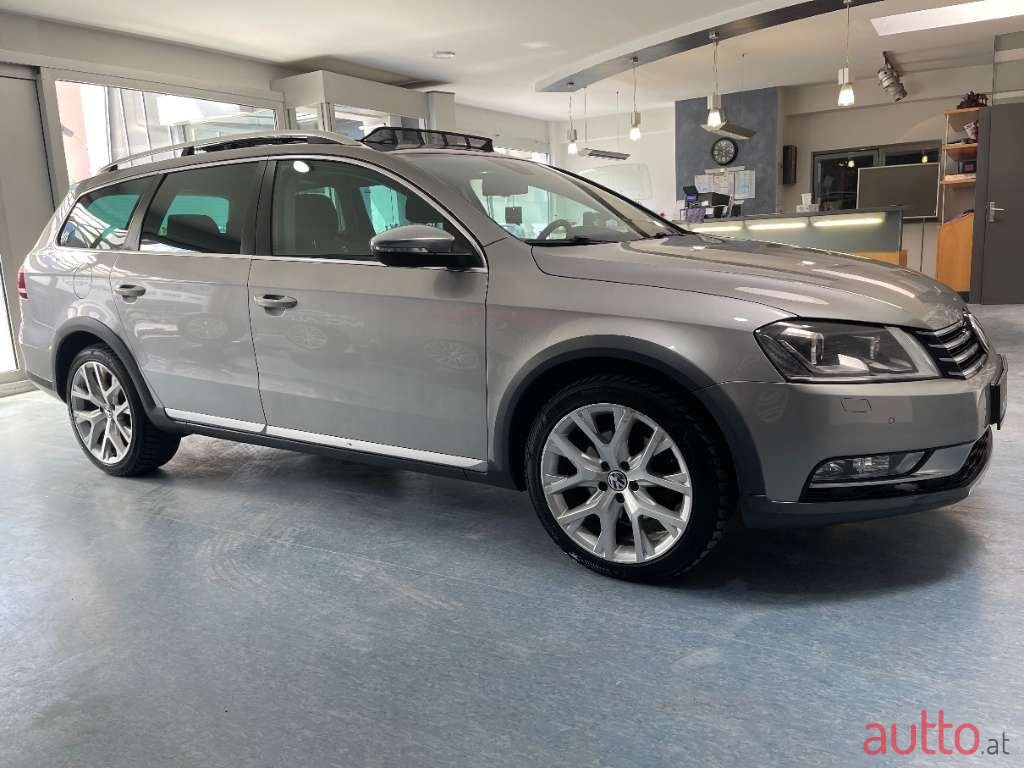 2013' Volkswagen Passat photo #5