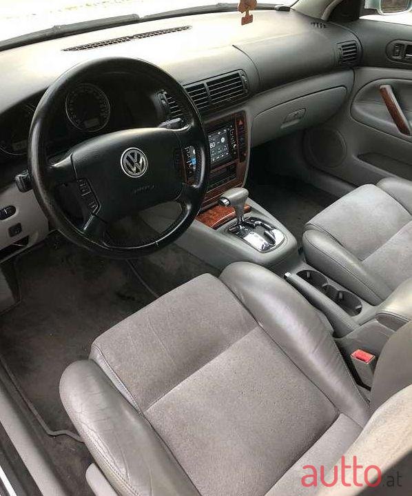 2002' Volkswagen Passat photo #2