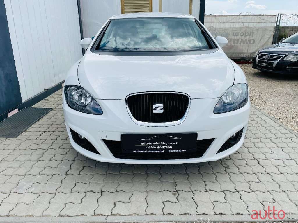2010' SEAT Leon photo #2