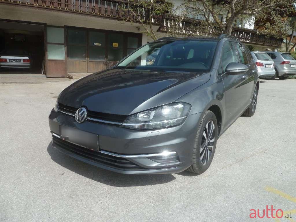 2020' Volkswagen Golf photo #2