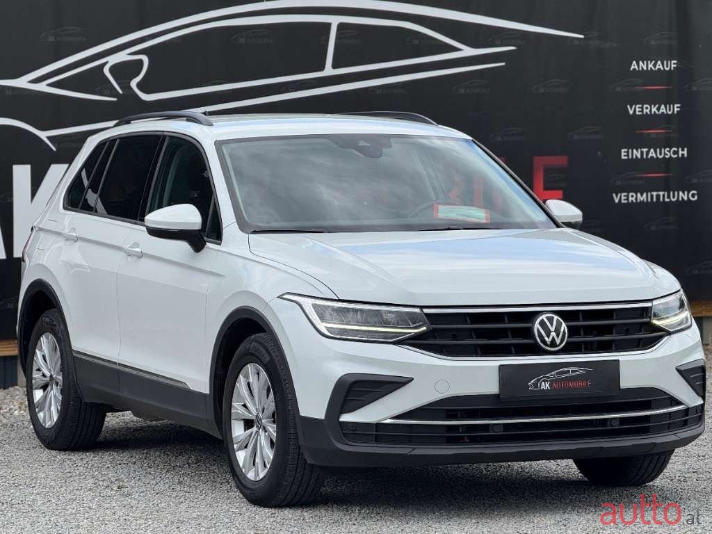2020' Volkswagen Tiguan photo #2