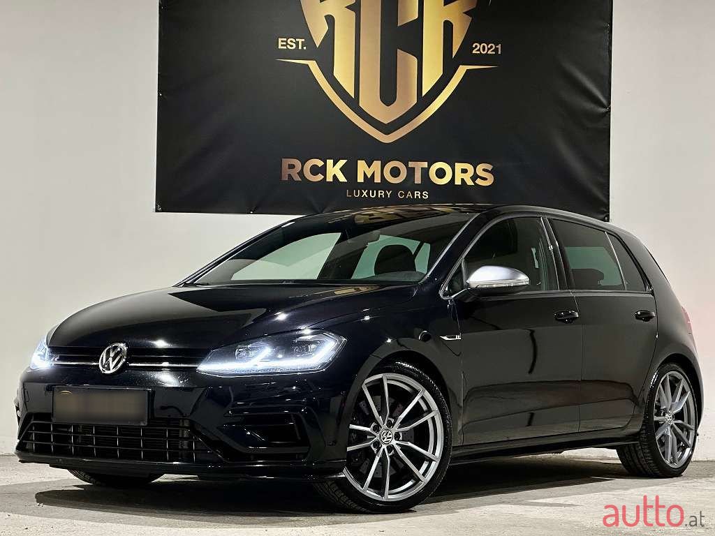 2019' Volkswagen Golf photo #2