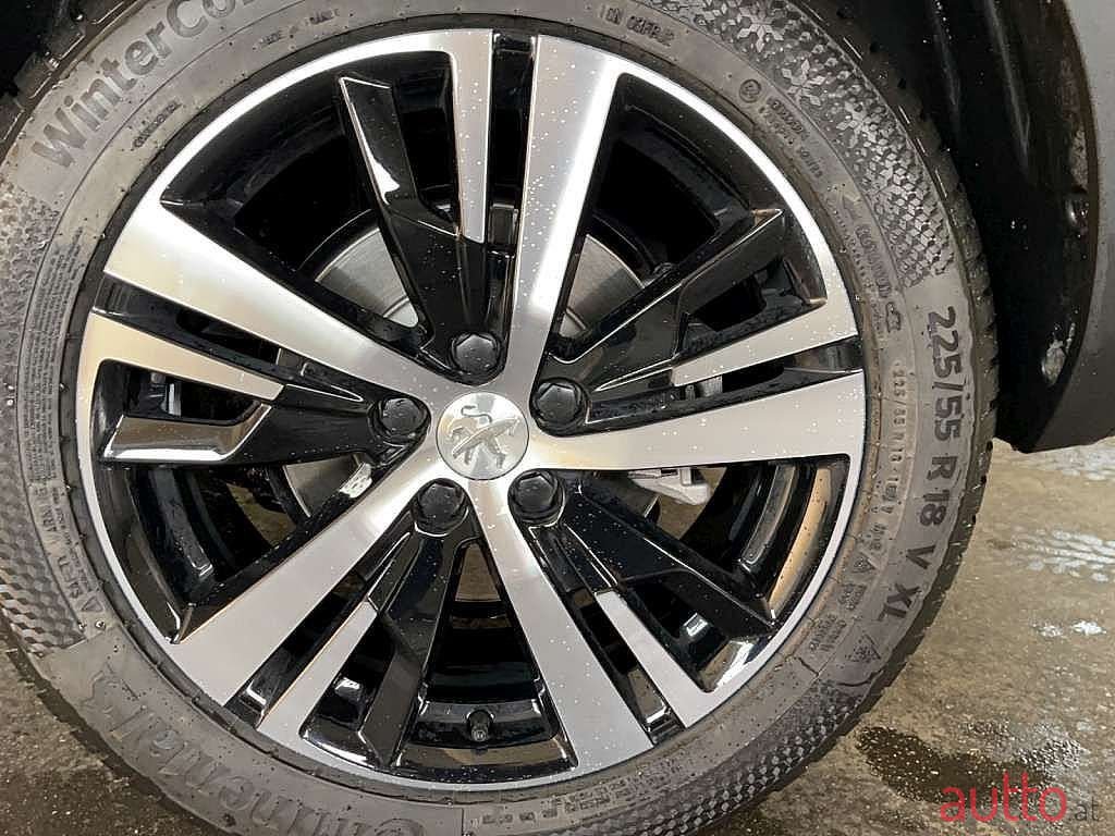 2022' Peugeot 5008 photo #6