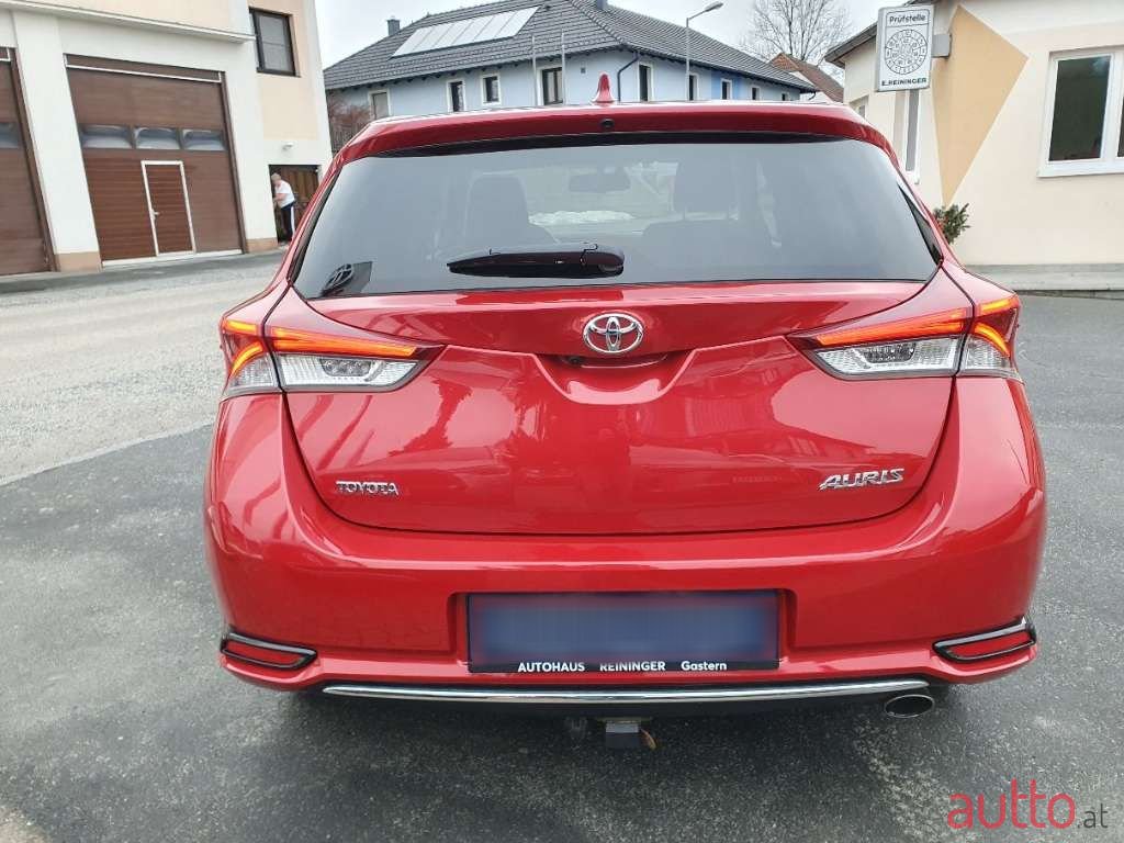 2017' Toyota Auris photo #4