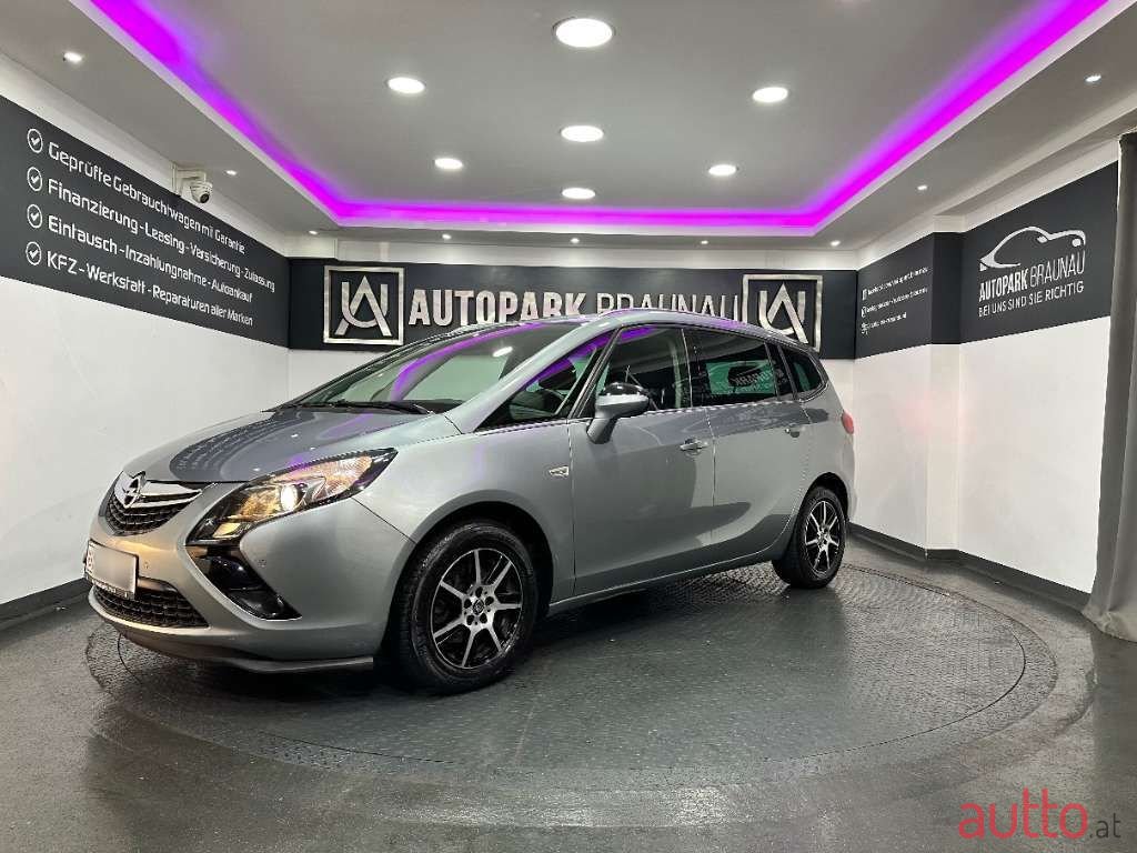 2012' Opel Zafira photo #2