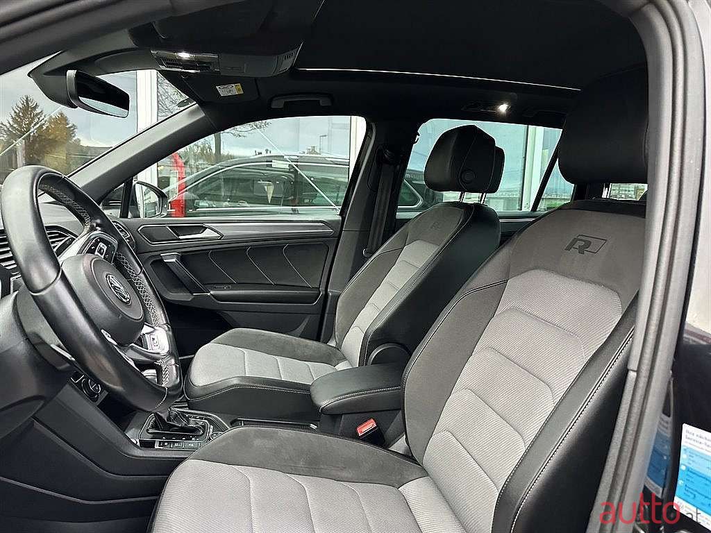 2017' Volkswagen Tiguan photo #4