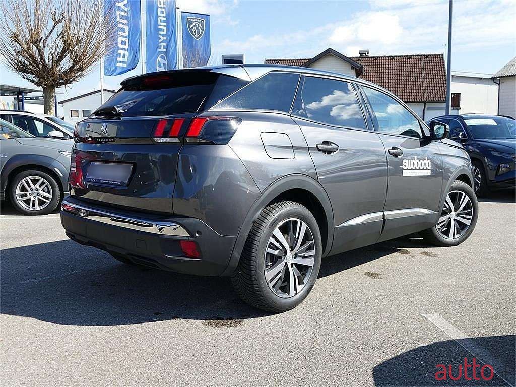 2023' Peugeot 3008 photo #3