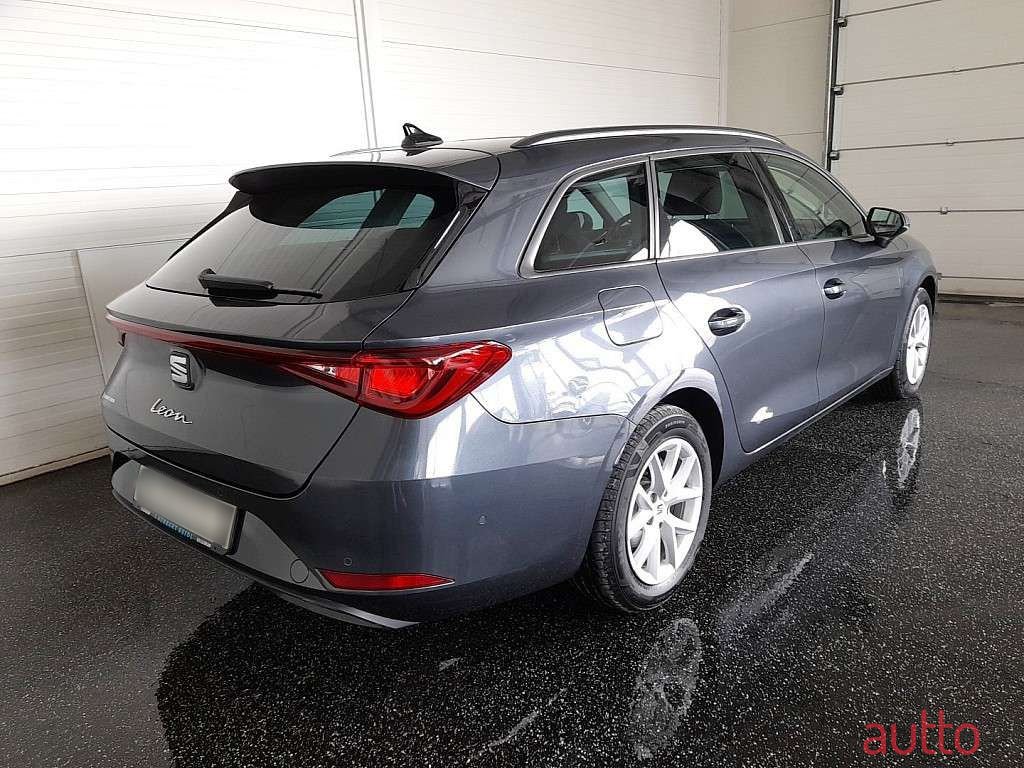 2021' SEAT Leon photo #1