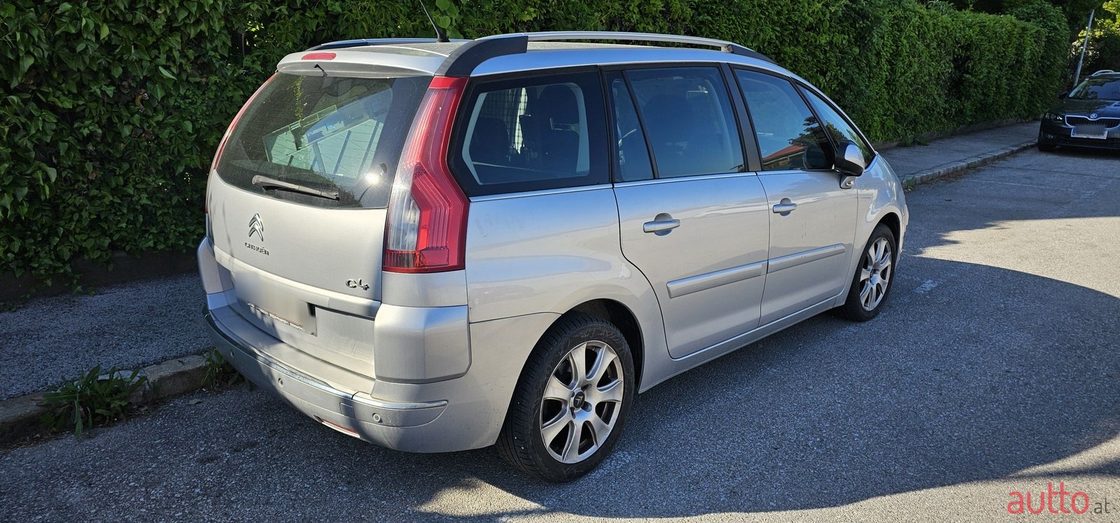 2012' Citroen Grand C4 Picasso photo #3