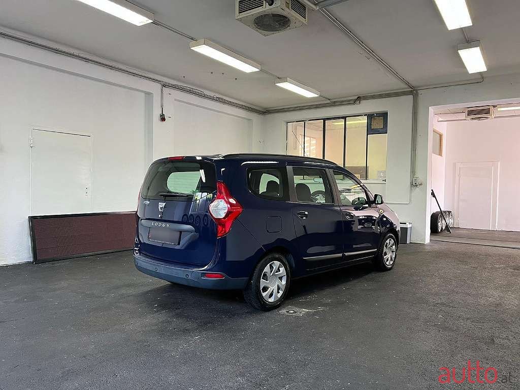 2013' Dacia Lodgy photo #3