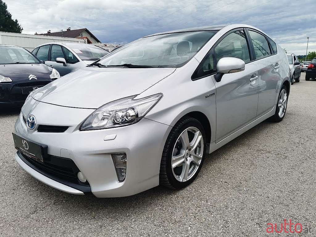 2014' Toyota Prius photo #3