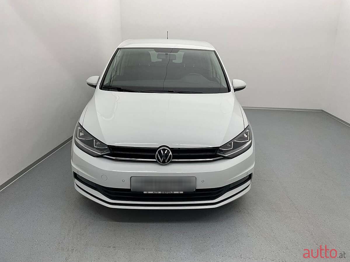 2021' Volkswagen Touran photo #2