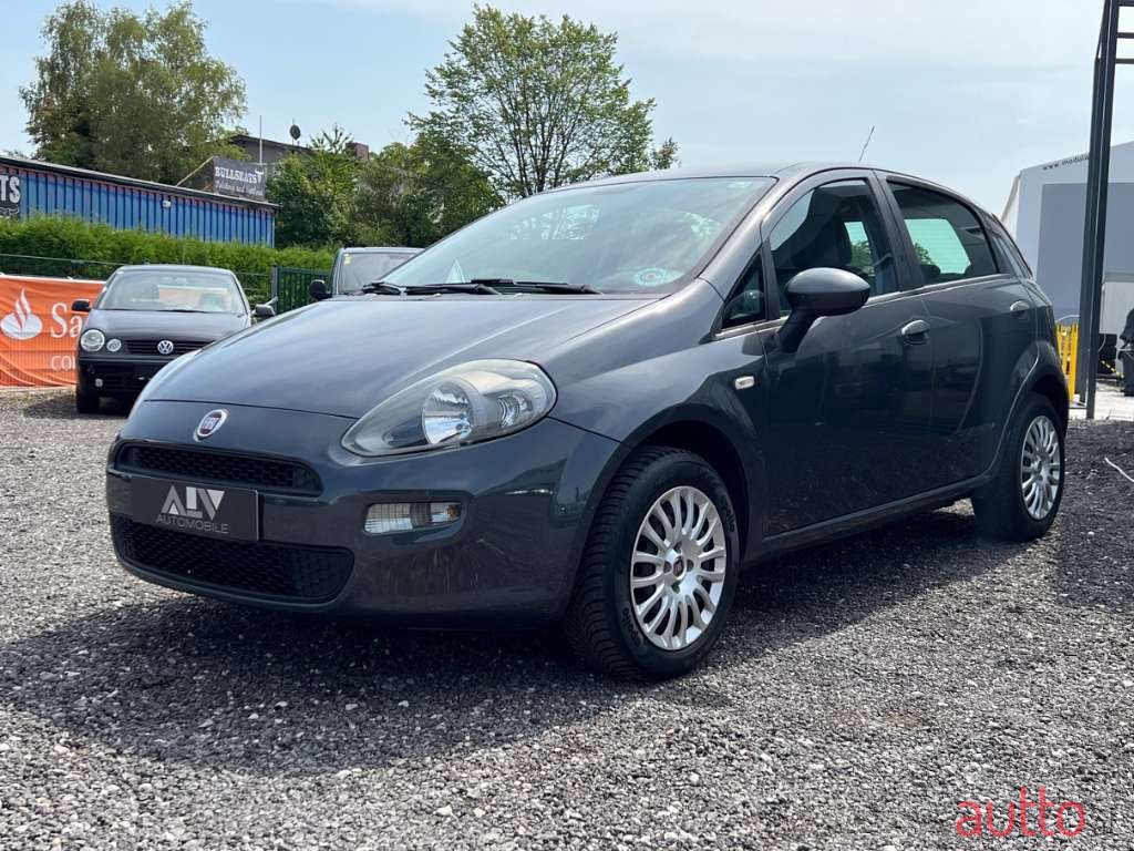 2012' Fiat Punto photo #2