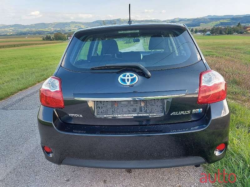 2010' Toyota Auris photo #6