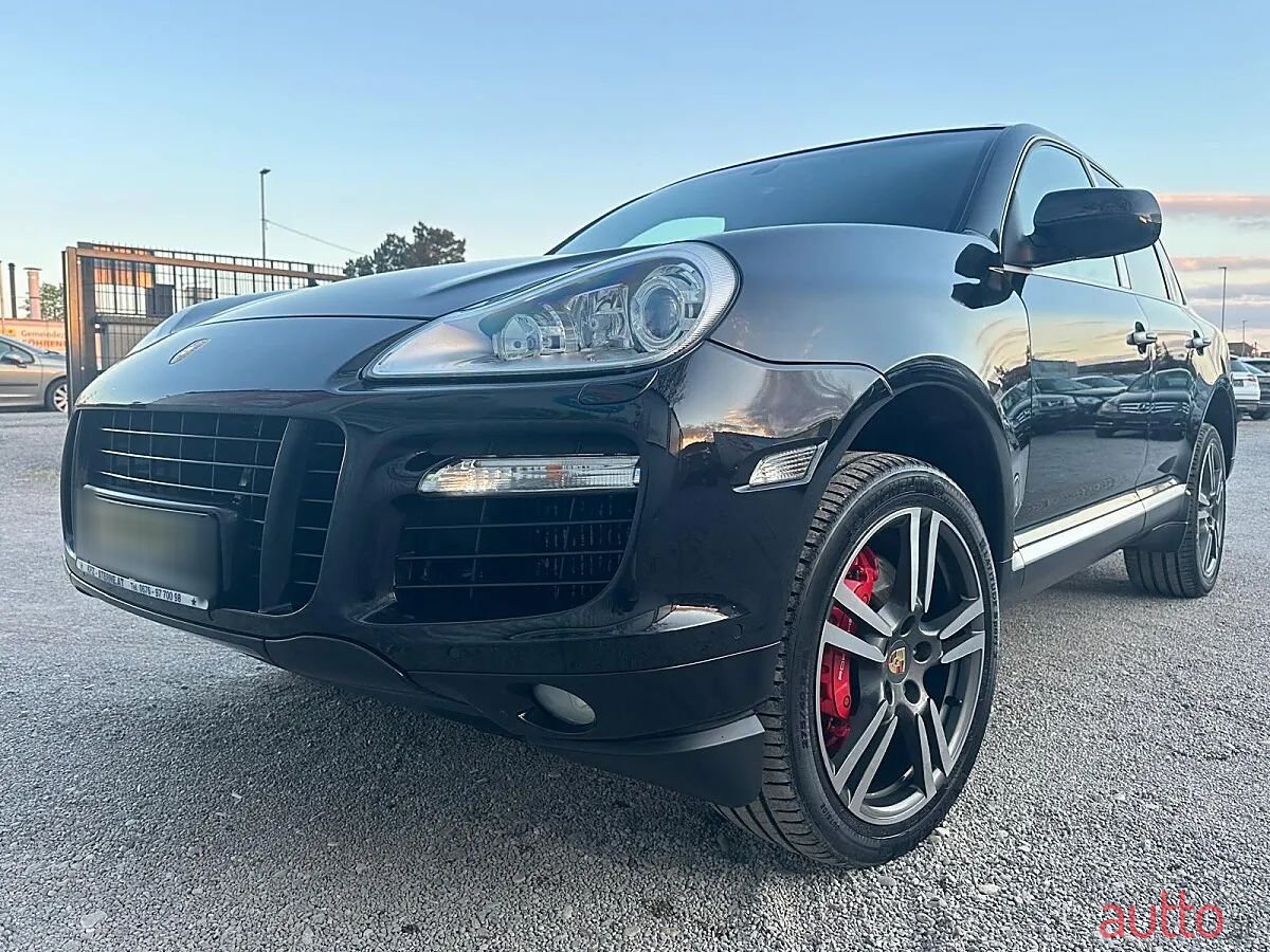 2008' Porsche Cayenne photo #2