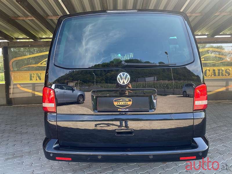 2011' Volkswagen Multivan photo #3