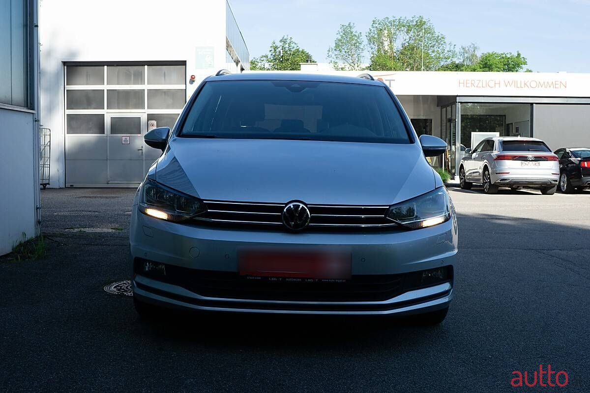 2022' Volkswagen Touran photo #6