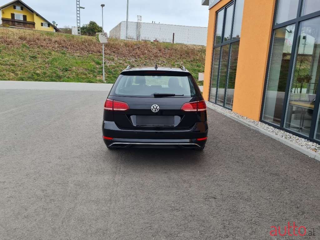 2019' Volkswagen Golf photo #4