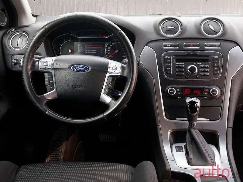 2011' Ford Mondeo photo #1