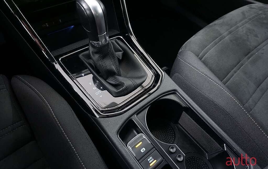 2017' Volkswagen Touran photo #6