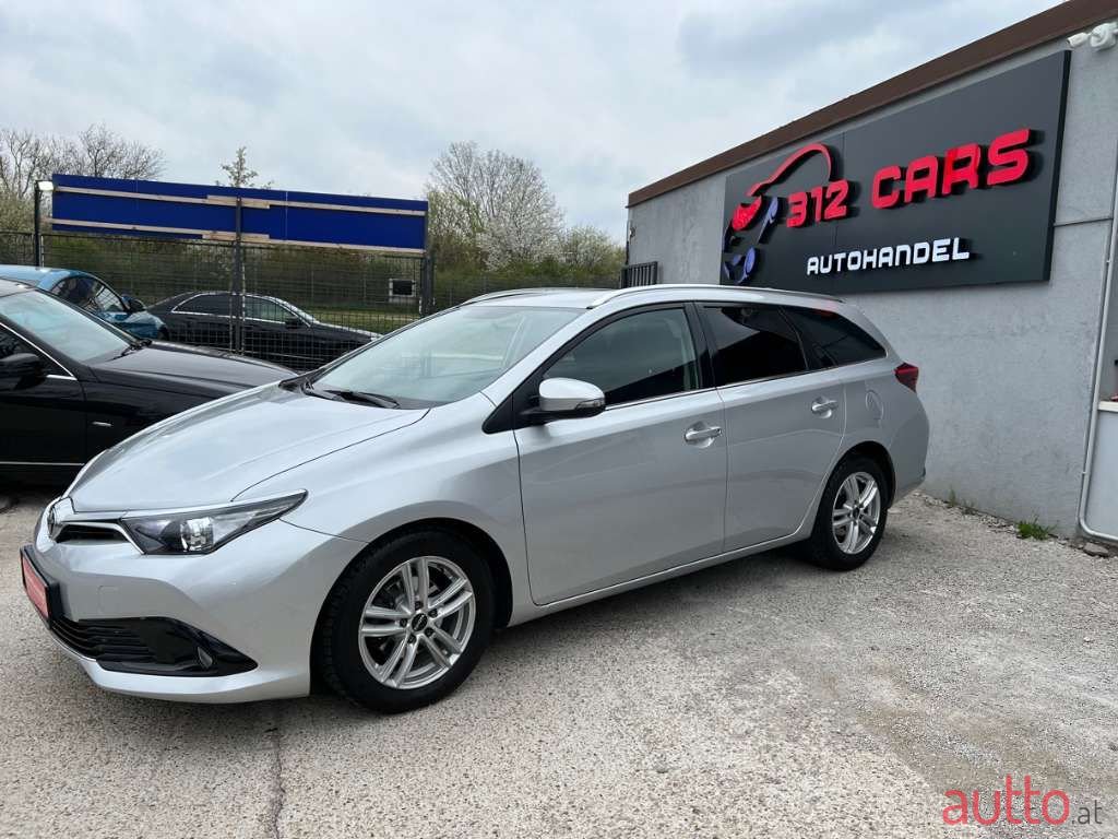 2015' Toyota Auris photo #4